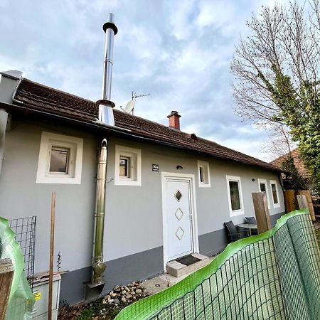 Haeuschen Fuer Monteure, Autobahn Villa Bruck an der Mur Buitenkant foto